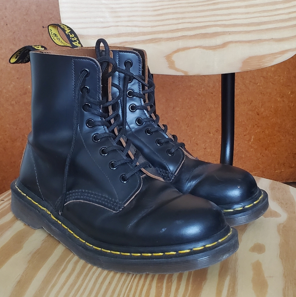 Vintage 1460 8-eye doc martens
